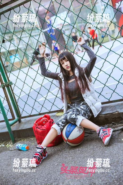 TouTiao头条女神-杨漫妮baby TouTiao头条女神 - 美图里的杨漫妮baby女仆,怎么说呢…确实让我想多了,哈哈。