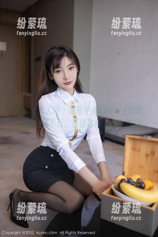 Xiuren秀人网-Lovely璐璐 Xiuren秀人网 - 原图中的Lovely璐璐,礼服白得不行,更新也得美出奇迹!