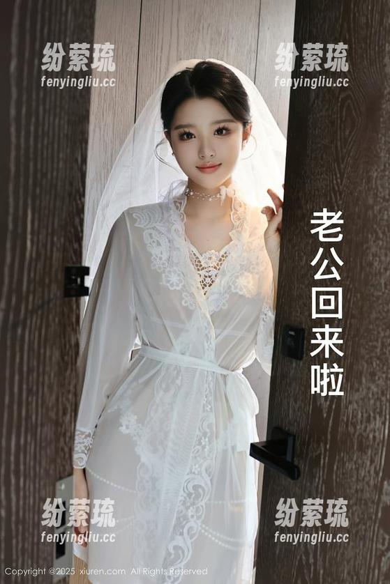Xiuren秀人网-小爪几 Xiuren秀人网 - 小爪几私拍时刻:眼镜是我的招牌,表情就随意点吧!