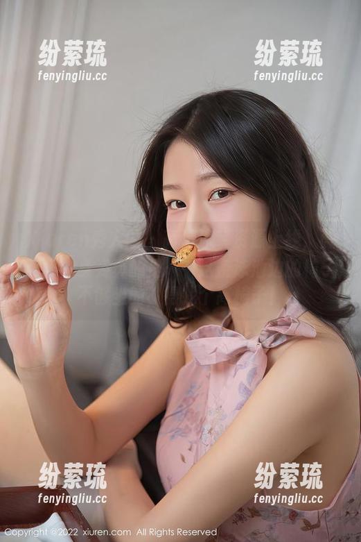 Xiuren秀人网 - 高清泳装资源上线，薇薇酱的身姿真的是……这条泳池边的椅子不够坐的，得找个高椅子！