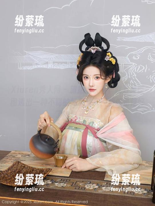 Xiuren秀人网-赵万灵 Xiuren秀人网 - 旅拍潜伏者,赵万灵原图透出一种不羁的气息,套图却像是修好了的白开水。