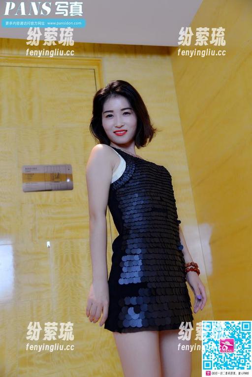 pans - 新图上线！熙熙穿红裙，哪里看起来像个女王？如果皇冠可以借来就好了。