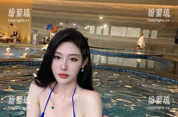 不爱笑的赛琳 微密圈 - 写真集:不爱笑的赛琳清纯的外表下,似乎隐藏着一丝不安分
