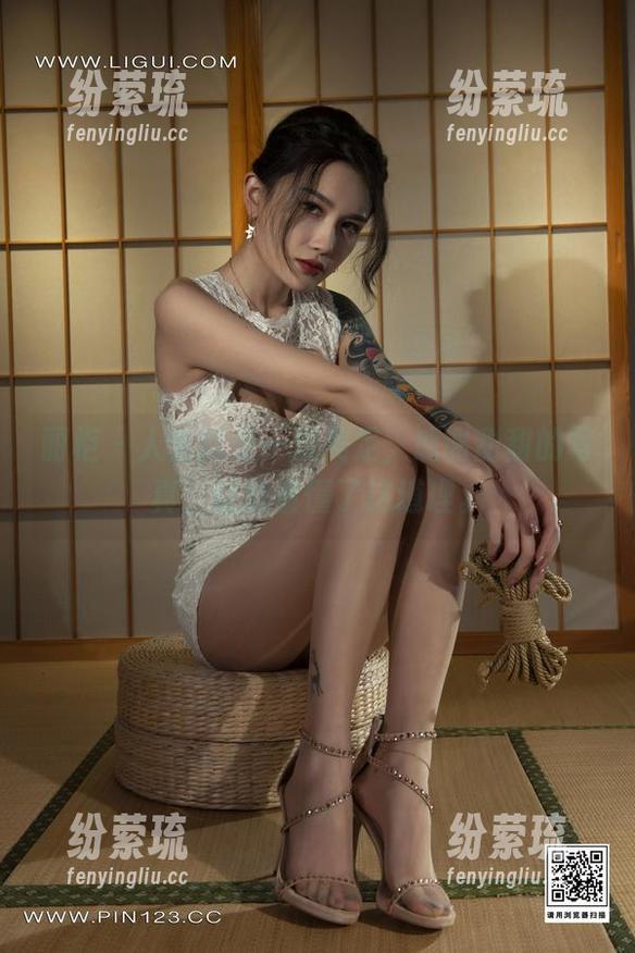 丽柜-甜甜 丽柜 - 人生就是一双美足,感谢甜甜的写真,让我看懂了这道理。