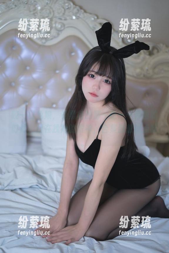 咬一口兔娘 咬一口兔娘,看黑色的那一面——原图的时候,我在找她的眼神,合集倒想说点啥。