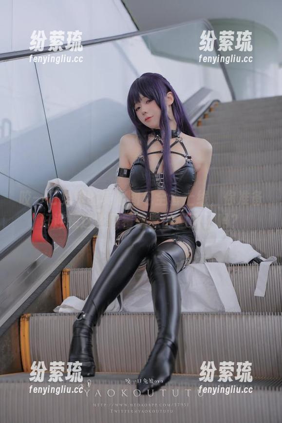 咬一口兔娘 咬一口兔娘的美足图包全套上线,你准备好迎接这些颠覆想象的画面了吗?