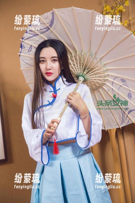 头条女神-余心曼 头条女神 - 你好,余心曼!这个夏日作品图包里藏了多少清凉瞬间?
