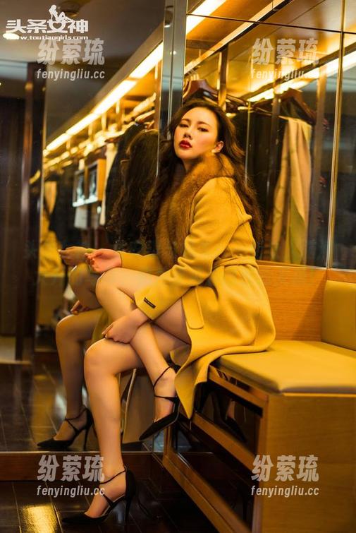 头条女神-童安琪 头条女神 - 童安琪与奶牛:一组让人脑洞大开的写真,照片里藏着调皮的灵魂!