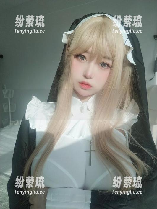 在线翻翻女主K的婚纱，哈哈，谁说纯白是唯一选择？