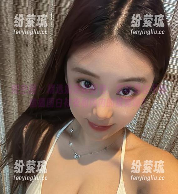 奶雯 微密圈 - 精选奶雯的图包:你能忍住不偷偷截图白衬衣和内内的默契吗?
