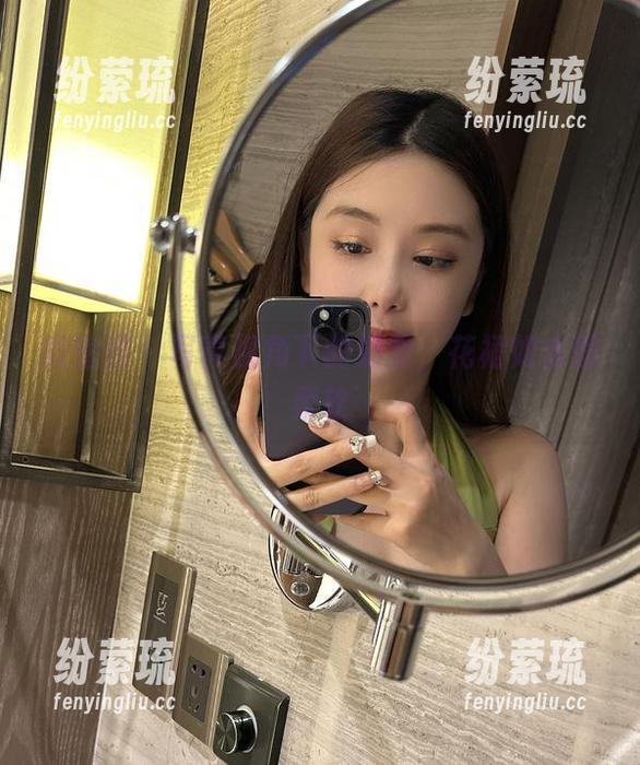 微密圈 - 写真视角下的奶雯，花裙如水般柔软