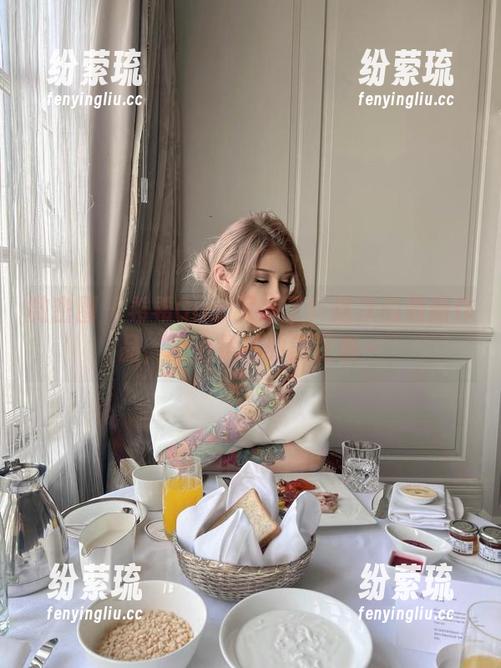希希Gina 微密圈 - 希希Gina又来了!这次的最新作品,重点是她的美足哦~