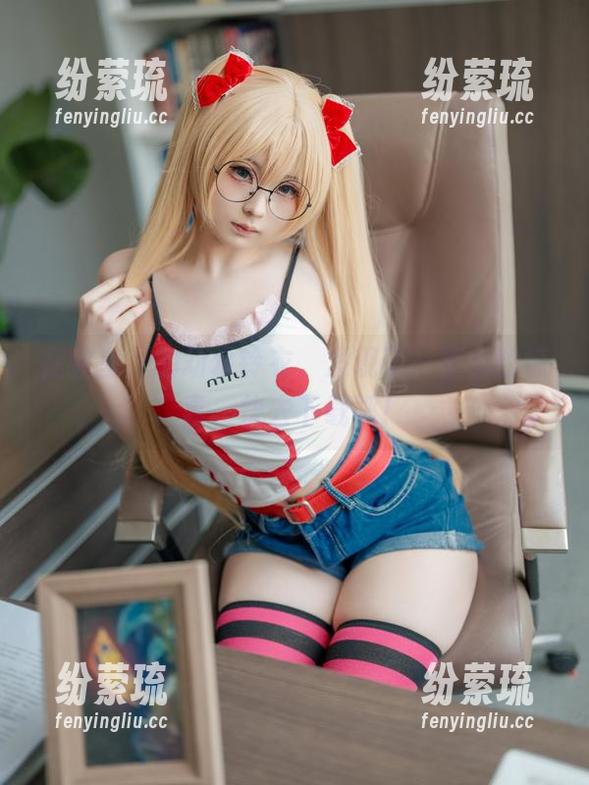 幼水铃衣 在教室里的幼水铃衣,发现了一整套的惊喜,快去下载吧!