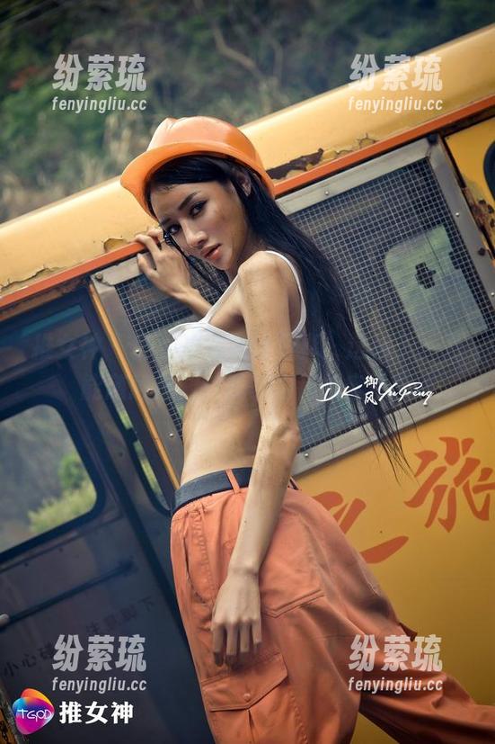 推女神-佟蔓 推女神 - 佟蔓的连衣裙写真:这裙子,万能随意搭,连我家猫都想穿了!
