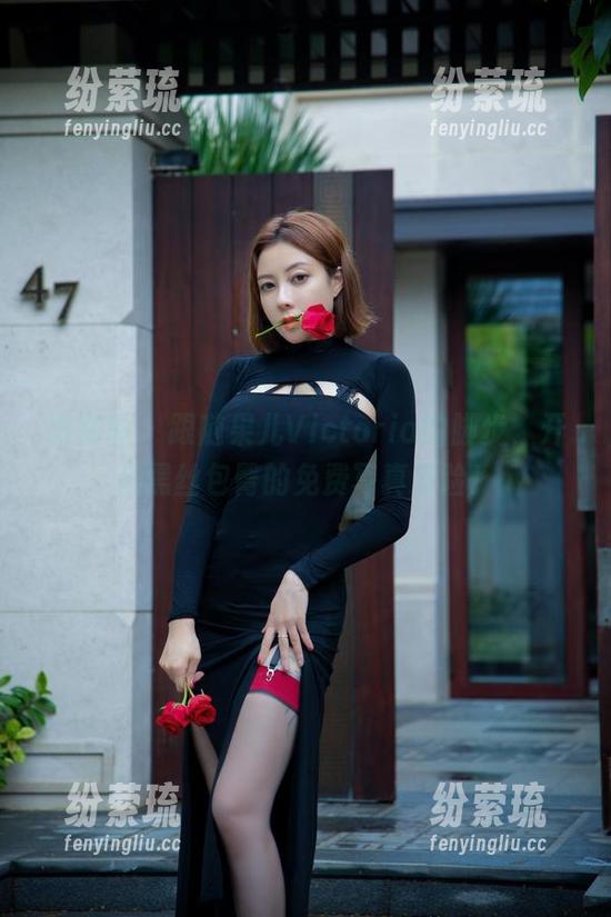 果儿Victoria 微密圈 - 跟随果儿Victoria的脚步,开启黑丝包臀的免费写真冒险!
