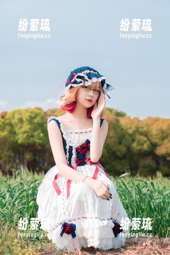 那个黑长服，依然是梨瑾瑾最好的朋友！更新了，你看了吗？