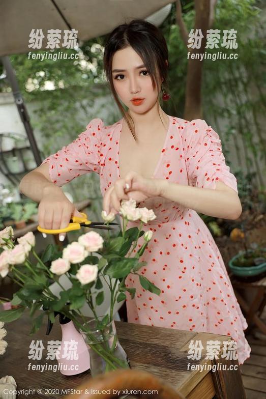 模范学院-胡润曦 模范学院 - 这个免费作品!胡润曦修女的眼神,哈哈,猜到了吗?