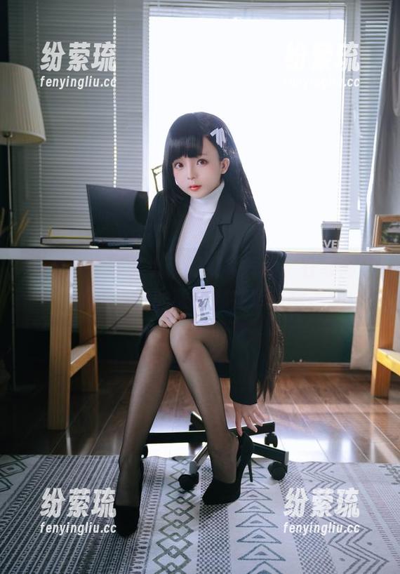 JK少女？樱井小莜的红裙气质，在线高清扩散，我的眼睛都在享受啊。