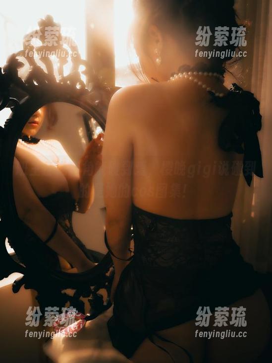 班主任说转角能碰到爱，樱晚gigi说碰到的是她的cos图集！