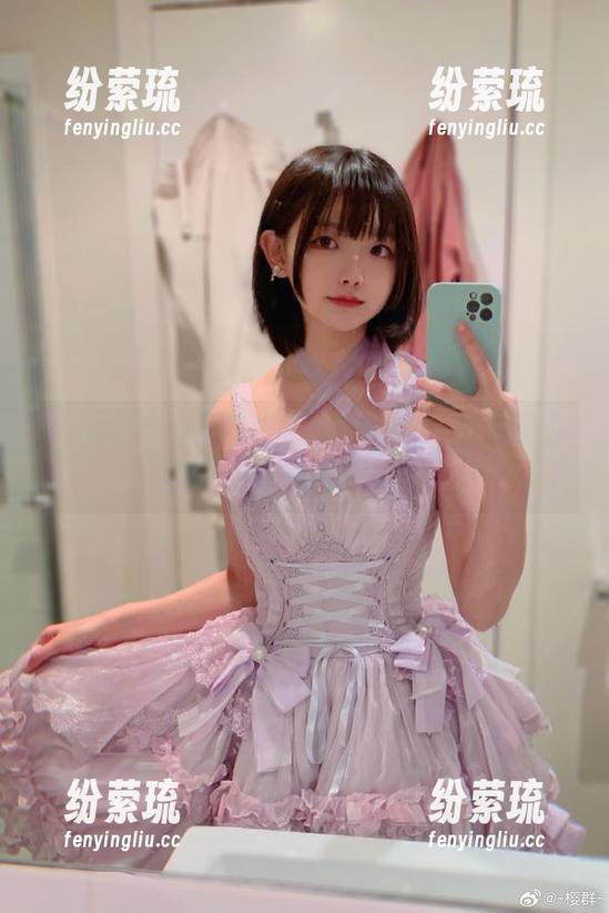 想要亲自试试樱群的和服外套？这里有你意想不到的免费美图。