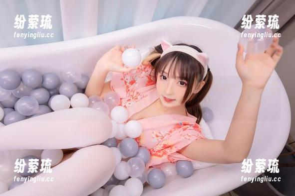 神乐坂真东 神乐坂真东全套:这蓝白条纹也太抓眼球了吧,真想一身上下都穿成这样!