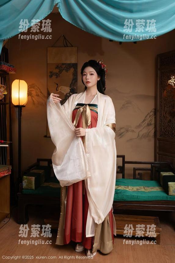 秀人网 - 夏诗诗Sally的图集，秘书范儿显而易见，顶着压力也要美丽啊。