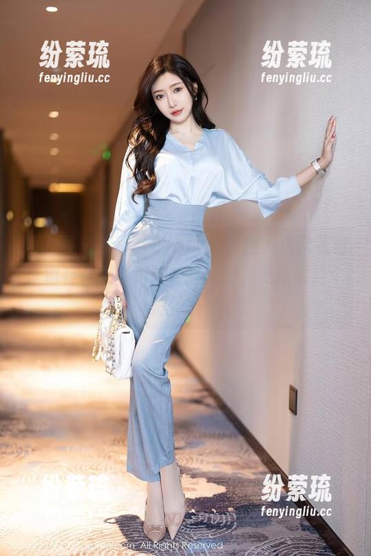 秀人网-徐莉芝Booty 秀人网 - 徐莉芝Booty的原图?这套装也是别有洞天,真想一探究竟,更新请给个提示嘛!