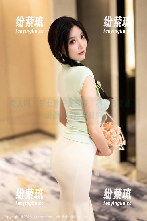 秀人网 - 李七喜户外写真，不小心变成了资源的冒险游戏！