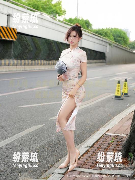 秀人网-柚柚小奶瓶 秀人网 - 全套厨娘风的柚柚小奶瓶,难道就是为了让我羡慕吗?