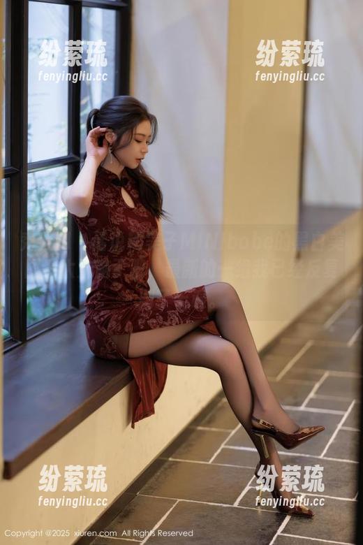 秀人网 - 话说糯美子MINIbabe的黑白美图也太洗脑了吧，最新的一组我已经反复刷了十遍。