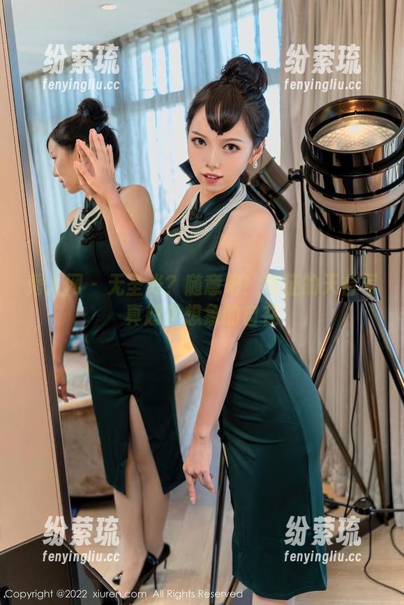 秀人网 - 无圣光？随意吧！葛征的天台写真超乎想象的自在