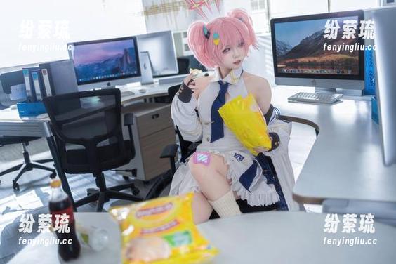 图包新鲜出炉，纸悦Etsu_ko泳衣合集，你敢一探究竟吗？