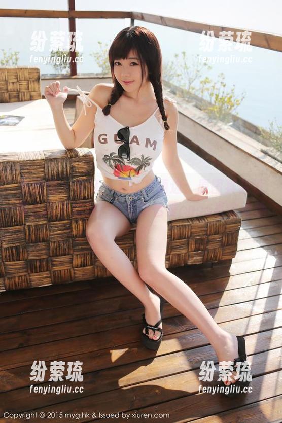 美媛馆 - 分享一下这片海边，原图其实没那么风平浪静，哈哈陈怡曼coco真会选地方