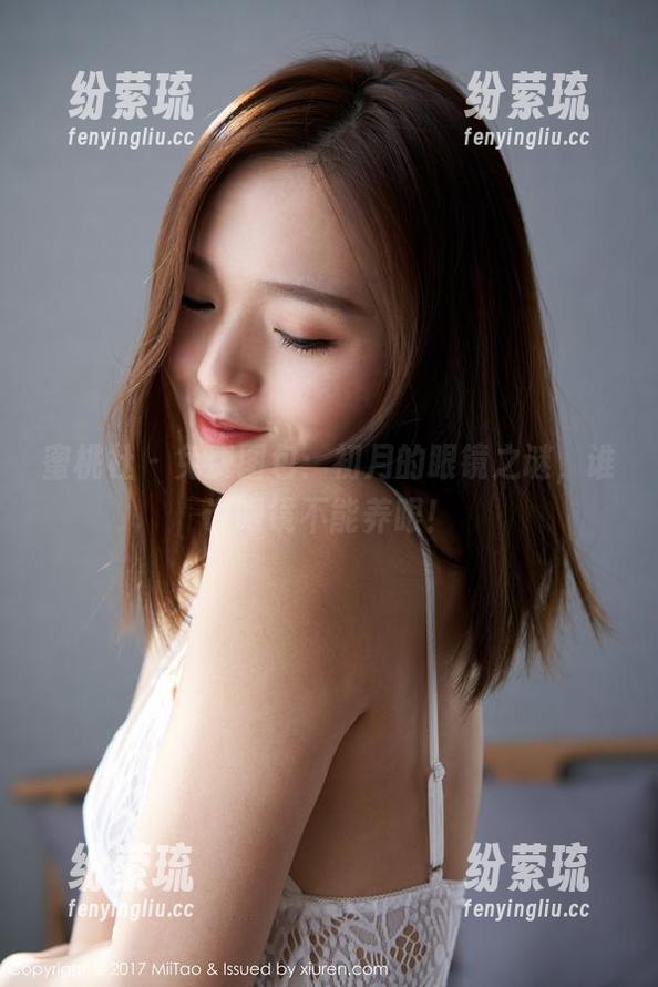 蜜桃社-初月 蜜桃社 - 免费图包:初月的眼镜之谜,谁说眼镜不能养眼!