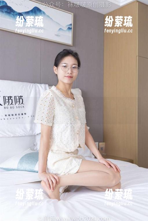 袜啵啵 - 甜甜圈和那个泳装：可以让我反复看十遍的美图！