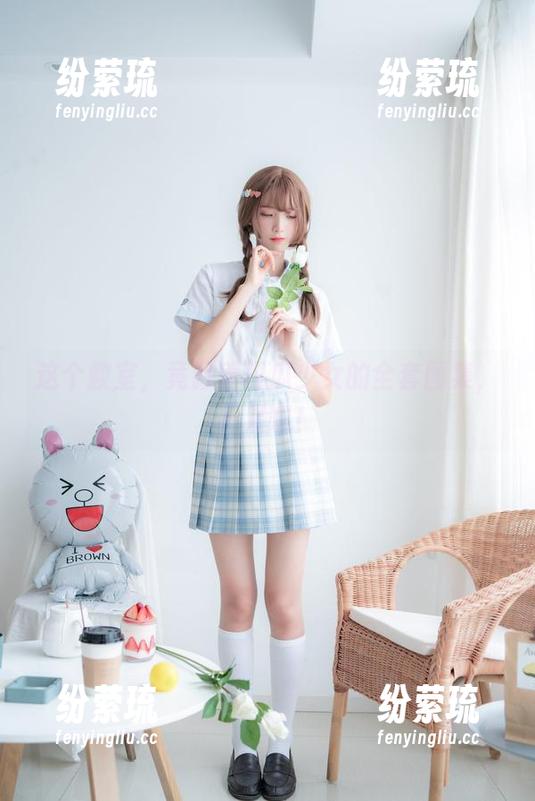 这个教室，竟藏着西瓜少女的全套图集，不易啊！