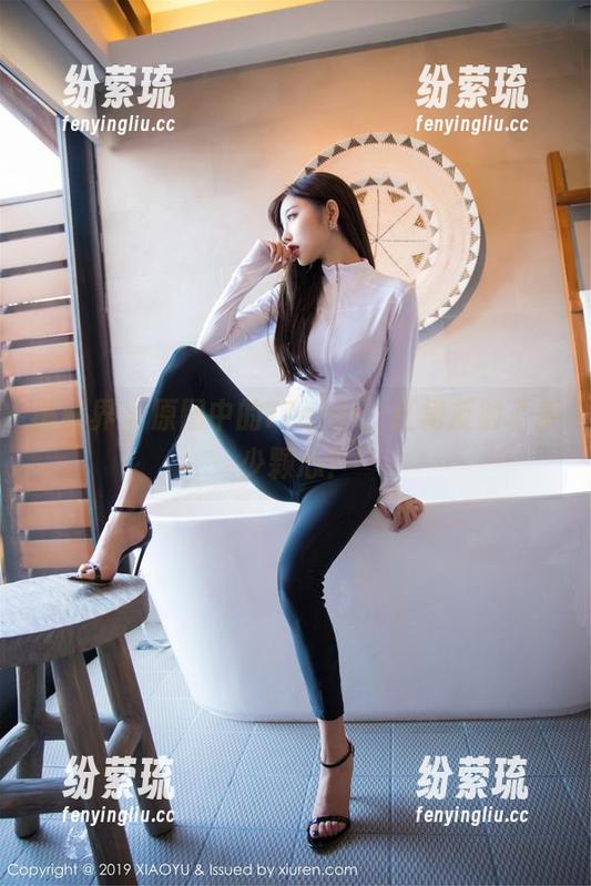 语画界-77qiqi 语画界 - 原图中的77qiqi:红裙反射了多少颗心?