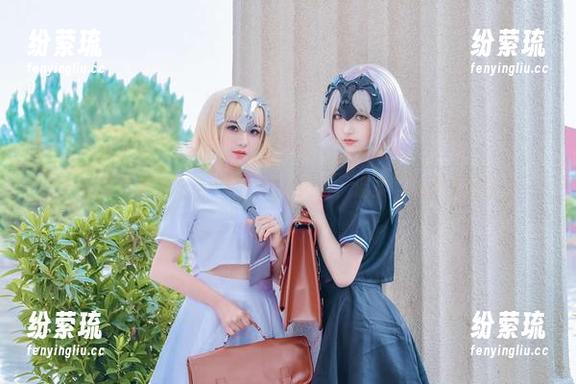 这个泡泡就是逊啦 行走在写真里的这个泡泡就是逊啦,温柔得像颜值云朵。