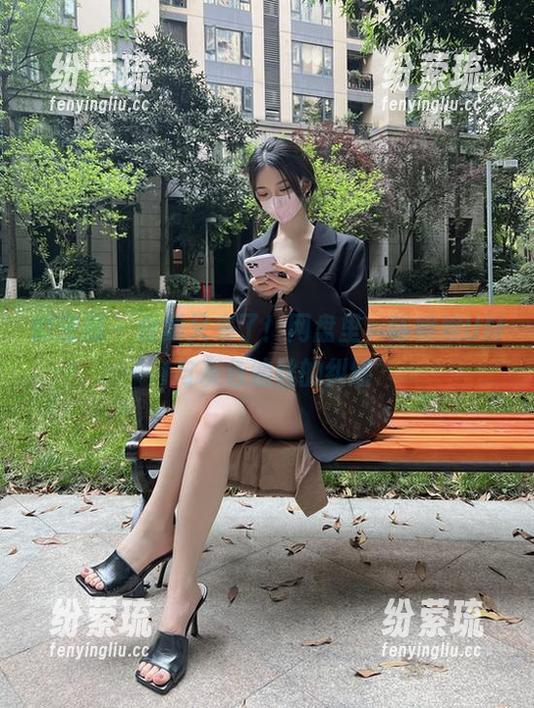 微密圈 - 合集又来了！网盘里，陈妮妮UNI与灰色油丝的纠缠