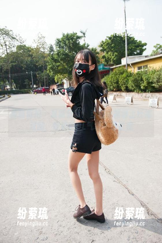魔镜街拍-婷婷 魔镜街拍 - 最新分享:当包臀裙遇上纤细双腿,婷婷的OL气场不忍直视