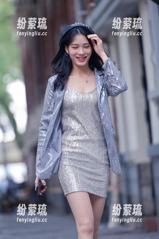 魔镜街拍-萌宝儿 魔镜街拍 - 萌宝儿的图集,商业广场的哈哈镜—包臀裙肉丝的戏剧你看了没?