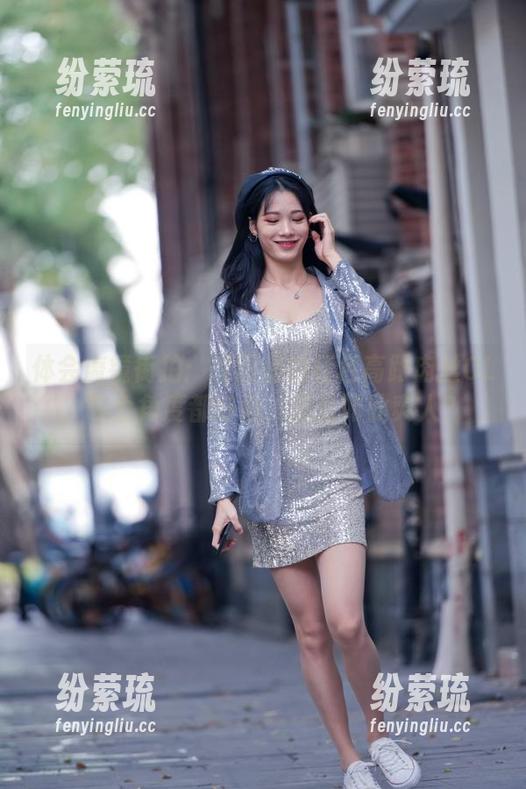 体会魔镜街拍：原图里的红色高跟肉丝OL，哪个角度都好看，怎么如此爽人？