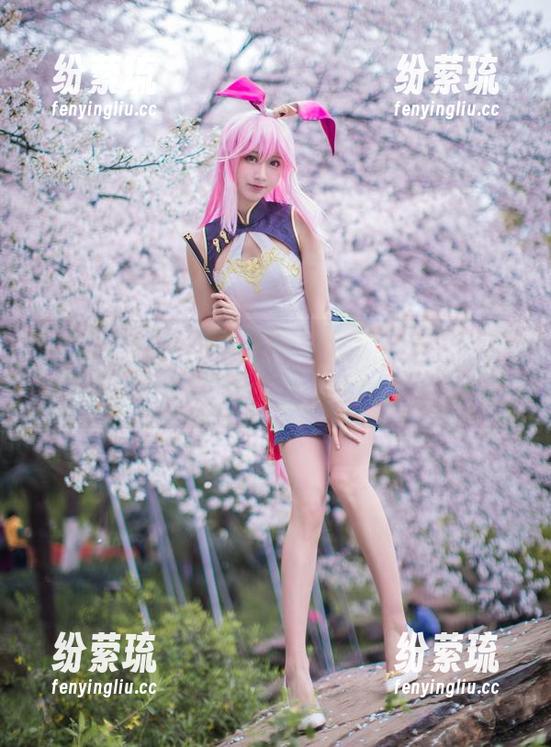 黑川 私房作品太有意思了,黑川在JK制服里别有悸动,果然是小恶魔本的化身啊。